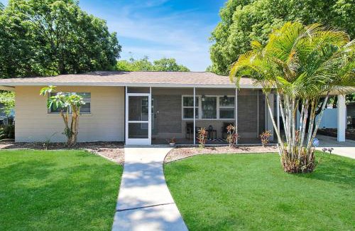 Bradenton Casa | Private pool home near Anna Maria Island - Coastal Oasis