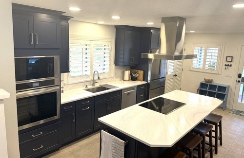 Longbeach Village Condominio | Private pool home 4 minutes from Longboat Key Beaches