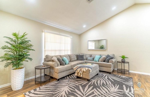 Windsor Mill Casa | Private Pool Home with Covered Lanai 2 Miles to Hudson Beach