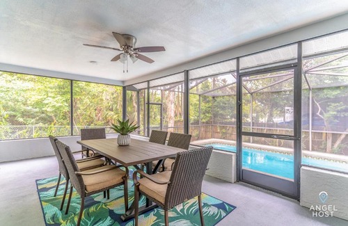 Windsor Mill Casa | Private Pool Home with Covered Lanai 2 Miles to Hudson Beach