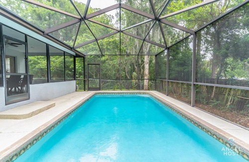 Windsor Mill Casa | Private Pool Home with Covered Lanai 2 Miles to Hudson Beach