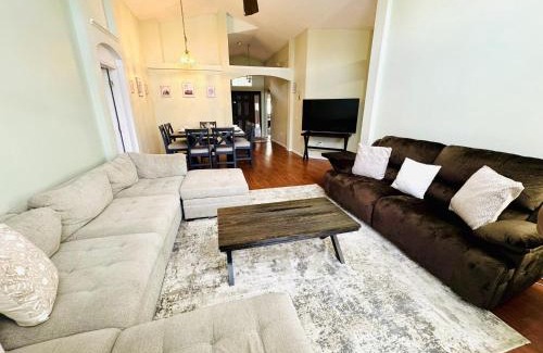Eagle Pointe South Casa | Private Pool House With Lake View, Near All Famous Attractions!