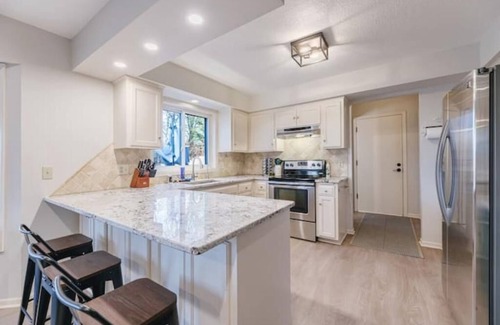 Burnsville Casa | Private Pool Huge house