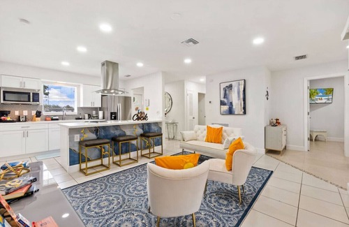 Eisenhower Casa | Relax & Luxury Pool, Lake View & Paradise Home