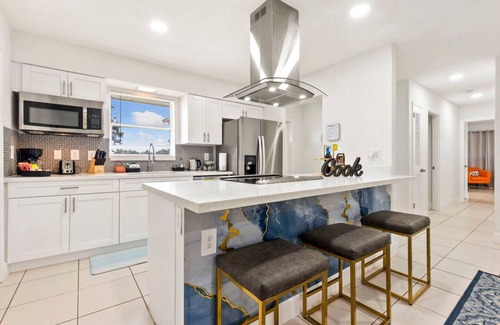 Eisenhower Casa | Relax & Luxury Pool, Lake View & Paradise Home