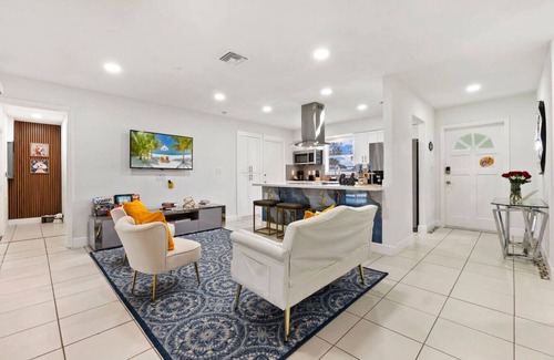 Eisenhower Casa | Relax & Luxury Pool, Lake View & Paradise Home