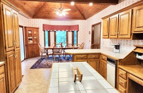 Springfield Casa | Private Pool @ Majestic Oaks, Large House, Air Hockey, Cornhole, Firepit, KingBd