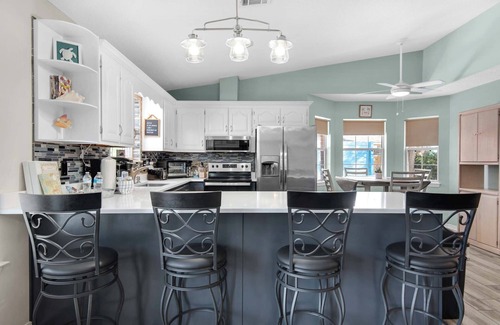 Gulf Breeze Casa | 🏖️Private Pool-Pet Friendly-Tiki Bar-3BR Village Oasis