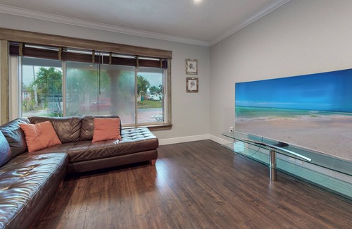 Melbourne Casa | Private Pool | Pet-Friendly | Private Backyard | FMEL2