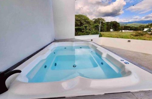 Jacó Villa | Private pool & rooftop patio Hot tub, AC, WI-FI