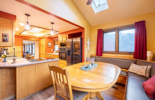 Skyway Casa | Private Pool/Slide/Hot Tub-5 min to Broadmoor/7 Falls/Zoo, Borders Open Space