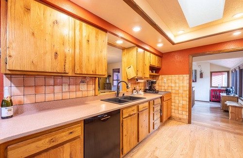 Skyway Casa | Private Pool/Slide/Hot Tub-5 min to Broadmoor/7 Falls/Zoo, Borders Open Space