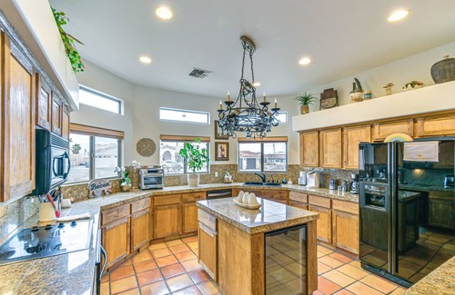 Lake Havasu City Casa | ¡NUEVO! Lujosa casa del lago escapada w / piscina, spa y barbacoa!