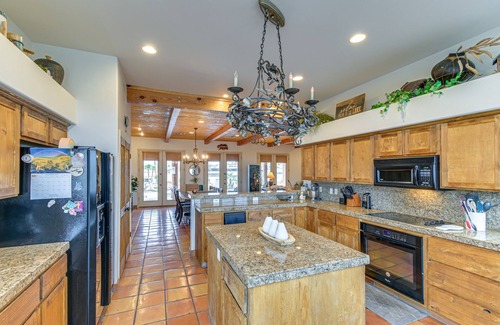 Lake Havasu City Casa | ¡NUEVO! Lujosa casa del lago escapada w / piscina, spa y barbacoa!