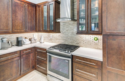 Reseda Casa | Private Pool + Sauna: Pet-Friendly Reseda Retreat!
