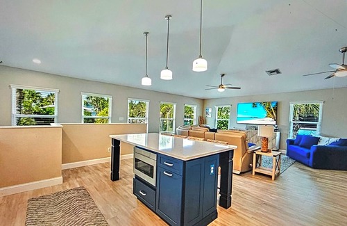 Mid Island Casa | ☀️ Private Pool - Sea Glass ☀️
