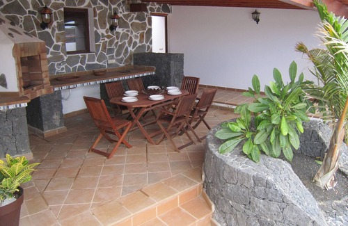 Tinajo Villa | Piscina climatizada privada, barbacoa, zona de descanso y entretenimiento