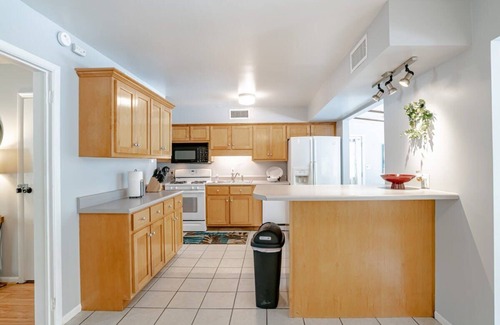 Mobile Casa | Private Pool & Yard! Mins to Dining & University