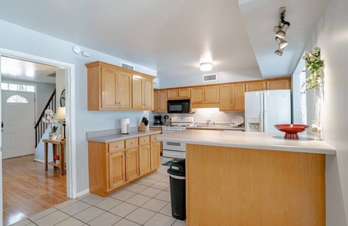 Mobile Casa | Private Pool & Yard! Mins to Dining & University