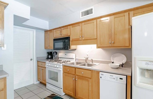 Mobile Casa | Private Pool & Yard! Mins to Dining & University
