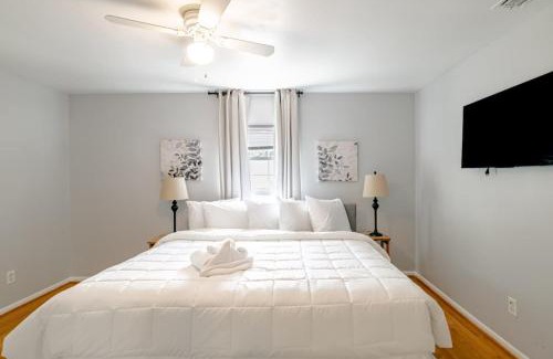 Mobile Casa | Private Pool & Yard Mins to Dining & University