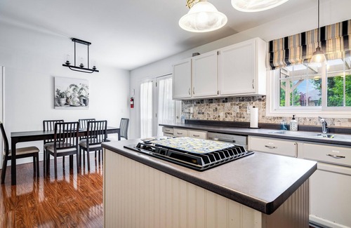 Kingsville Casa | Private Poolside Escape near Point Pelee