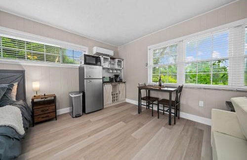 Fort King District Apartamento | Private Poolside Guesthouse Suite! Prime Location!