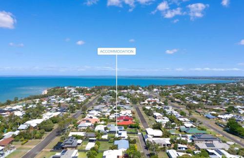 Point Vernon Casa | Private Poolside Paradise -PoolBar - Walk to Beach
