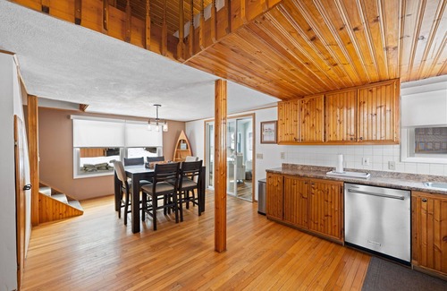 Portage Lakes Cabaña | Private Portage Lakes Home. Water Views! 8 mins to beach! Jetted Tub. Sleeps 7