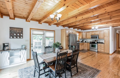 Port Royal Cabina | Private property + Hot tub + King bed + Game Room + Toy Room