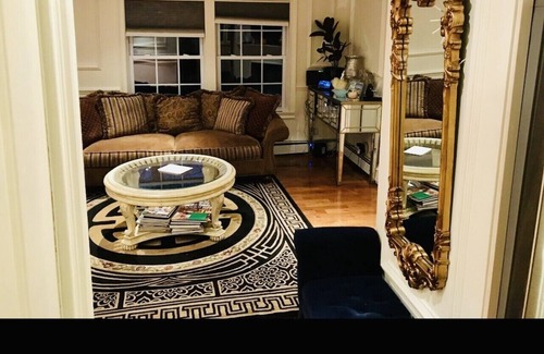 Riverhead Casa | Private property near beaches,wineries, close to everything