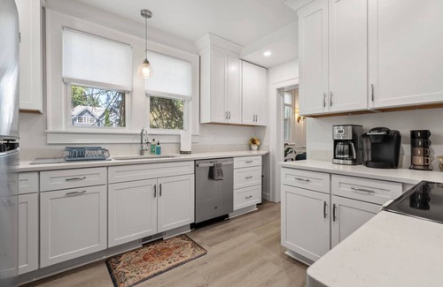 Forest Grove Casa | Private, Quiet 3 Bedroom House with Central AC