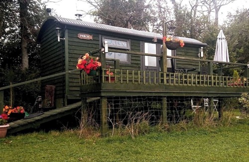 Hadlow Down Casa | Private, quiet en-suite hut, glorious views to South Downs, wild swimming.