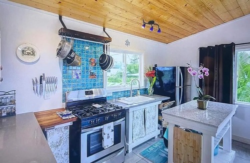 Kehena Casa | Private, quiet, ocean view home. 5 minutes from the beach!
