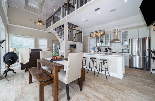 Davenport Otro | Private Ranch Style Home on Lake with gated access…couples retreat, very private