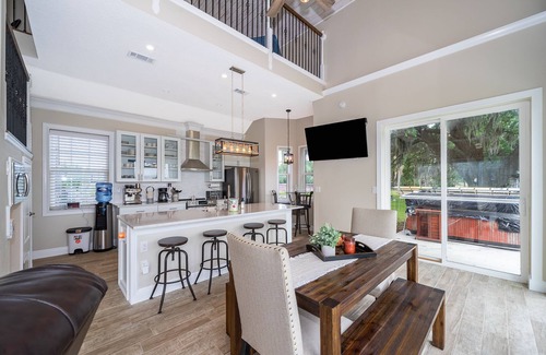 Davenport Otro | Private Ranch Style Home on Lake with gated access…couples retreat, very private