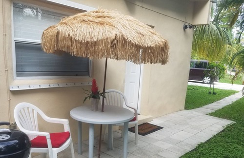 Greenacres Casa | Private, relaxing 1 bedroom vacation home & free parking
