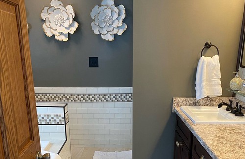 Rockland Casa | Private Renovated Historical Home with central a/c, jet tub & lots of amenities!