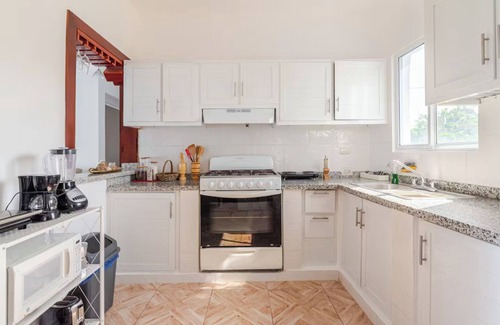Nagua Apartamento | Private Residence ‘Nueva Nagua’ - King Bed with AC, WiFi & Hot Water