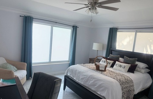 Lake Worth Corridor Complejo | Private resort sleeps 16, includes breakfast, coffee bar, pool & hot tub