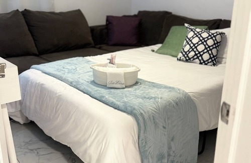 Lake Worth Corridor Complejo | Private resort sleeps 16, includes breakfast, coffee bar, pool & hot tub