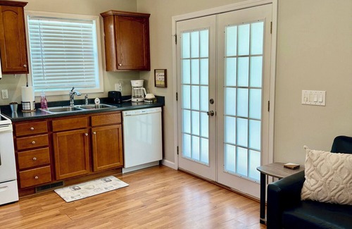 Marion Cabaña | Private Resort Cabin in Gated Community at Lake James