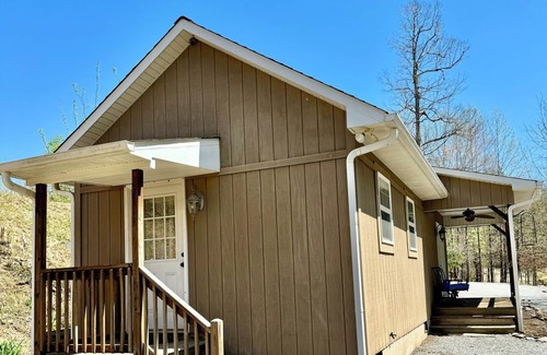Marion Cabaña | Private Resort Cabin in Gated Community at Lake James