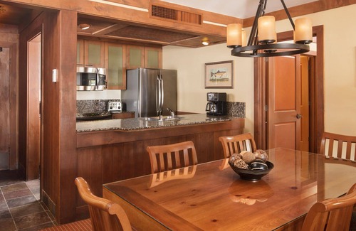 Incline Village Complejo | Private Resort Beach Access 2-Bedroom Sierra Lodge Suite + Amenities