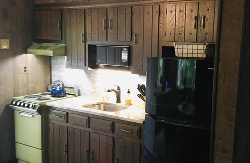 East Stroudsburg Cabina | "Private Retreat" COZY, Cabin in the woods