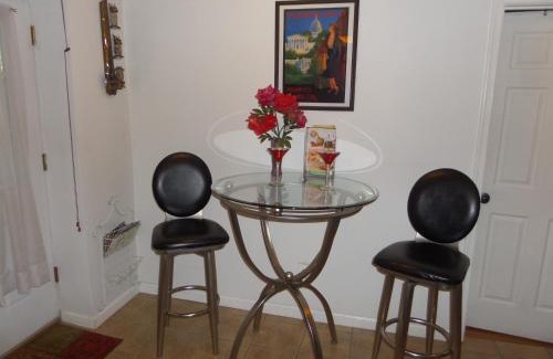 Crestwood Apartamento | Private Retreat Apartment in DC