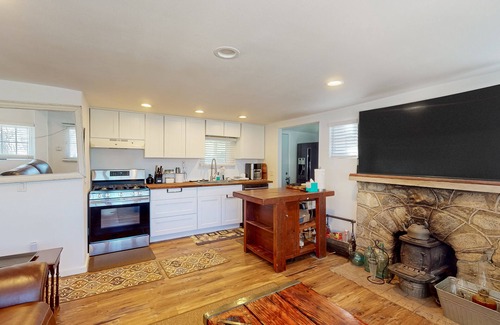 Frazier Park Casa | Private retreat for two with modern furnishings, well-equipped kitchen, & W/D