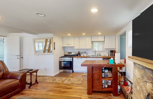 Frazier Park Casa | Private retreat for two with modern furnishings, well-equipped kitchen, & W/D