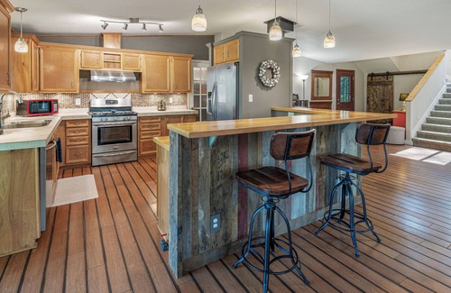 Sandpoint Casa | Private Retreat on 6 acres with 700' of Pack River frontage