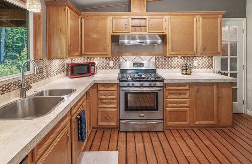 Sandpoint Casa | Private Retreat on 6 acres with 700' of Pack River frontage